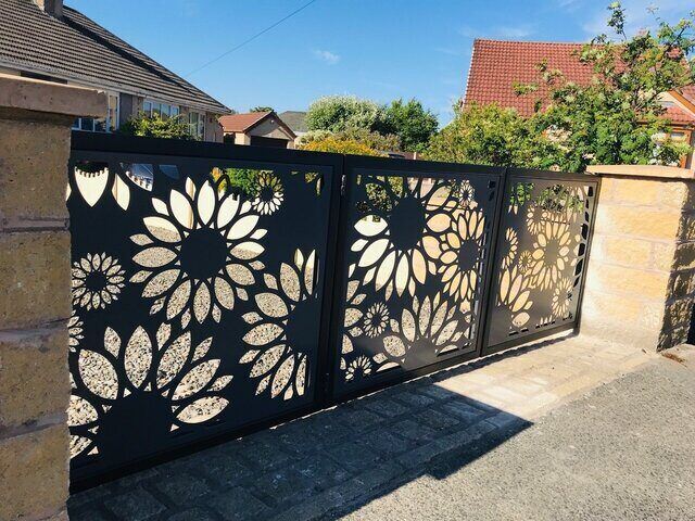 CNC sečena kapija sa ornamentima